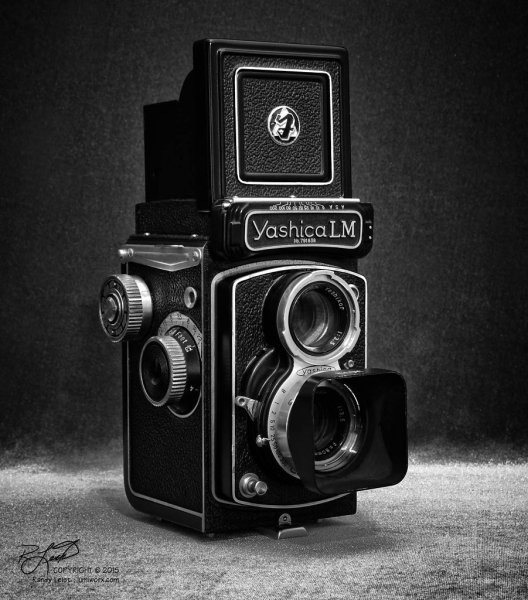 1565186536-yashica-lm-tlr-bw2